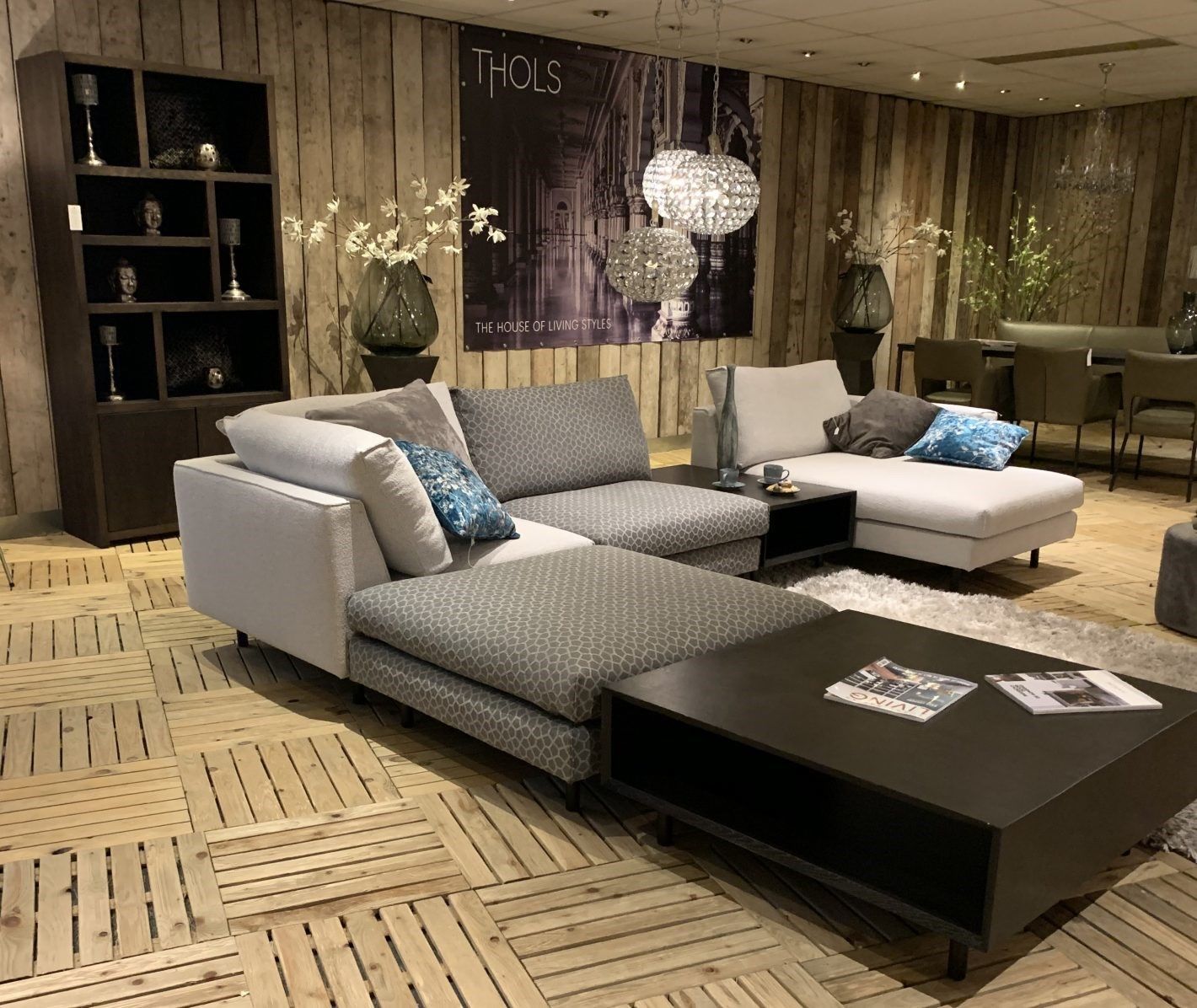 Moderne bank grijs | THOLS Wonen