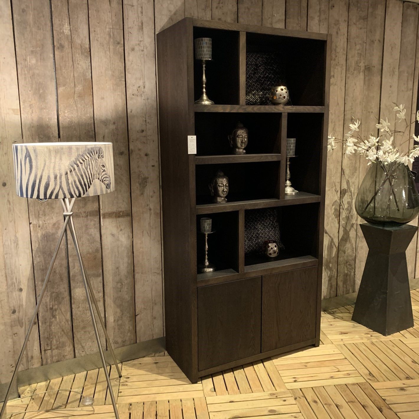 De moderne woonstijl | Moderne kast donker | THOLS Wonen