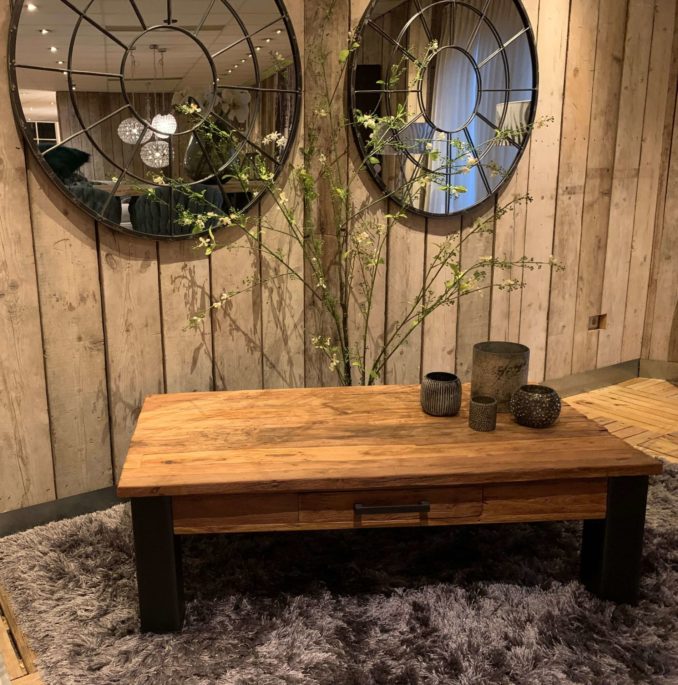 Industriele stijl salontafel hout met staal | THOLS Wonen