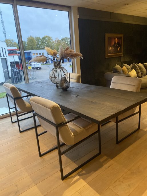 Showroomopruiming Thols Wonen