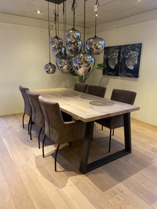 Showroomopruiming Thols Wonen