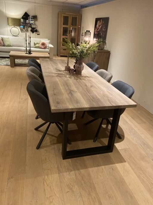 Showroomopruiming Thols Wonen